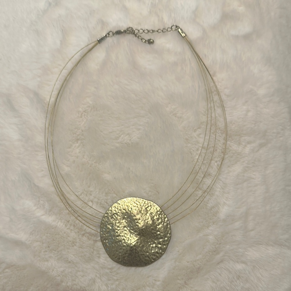Elegant Gold Pendant Necklace